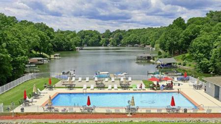 1085 Bluewater DR