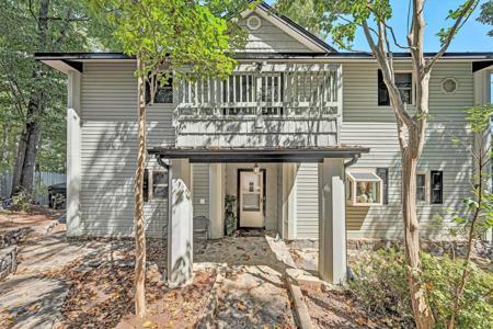 228 Cove RD