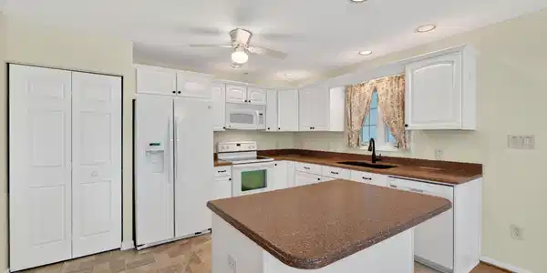 Image 2: Kitchen