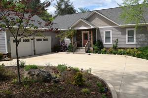 125 Long Island DR
