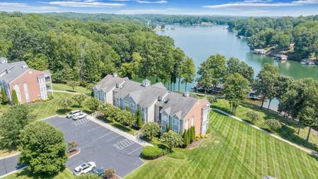 305 S POINTE SHORE DR