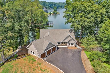 341 Chestnut Pointe DR