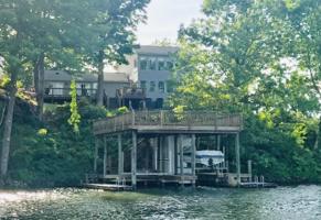 512 Locust LN