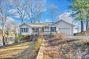 812 Lakemount DR