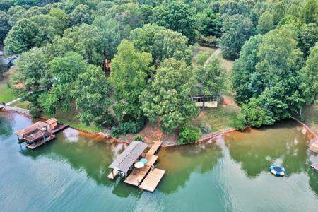 1209 Diane DR