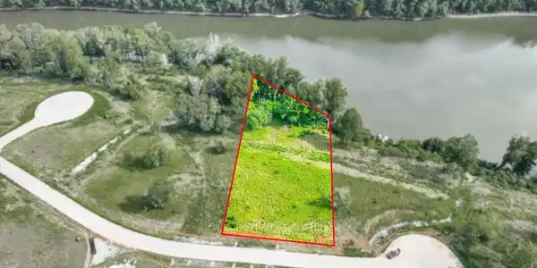 Image 3: Waterfront Lot