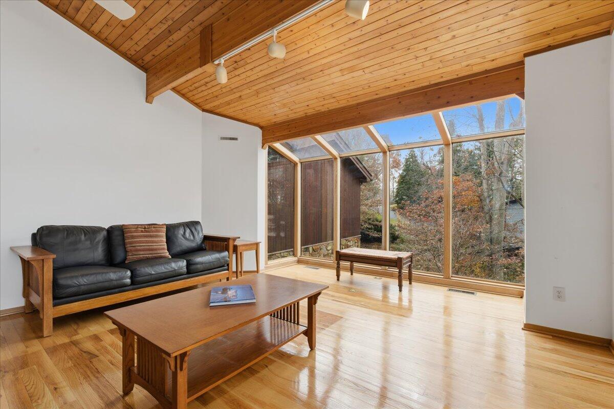 Image 4: 20-20-print-307 Meadow Point-20