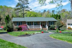 825 Lake Park DR
