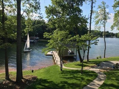 581 Lakestone RD