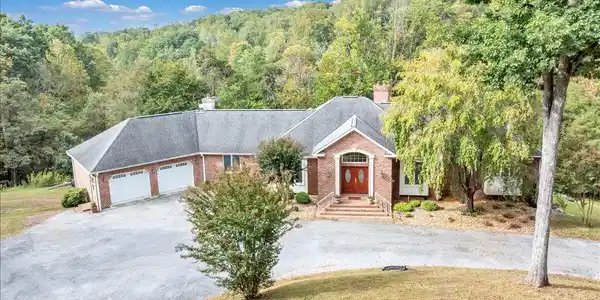 2854 Hickory Cove LN