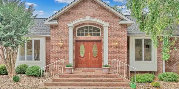 Image 4: Front