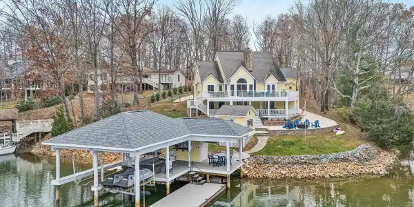 218 Twin Chimneys DR