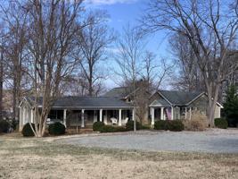 607 Lakestone RD