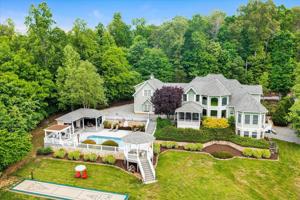 240 Lakeland DR