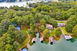 212 Summer LN