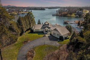 124 Hillview DR