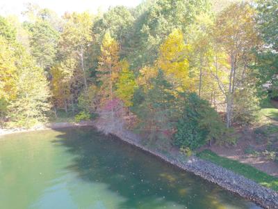 24 Lake Shore DR