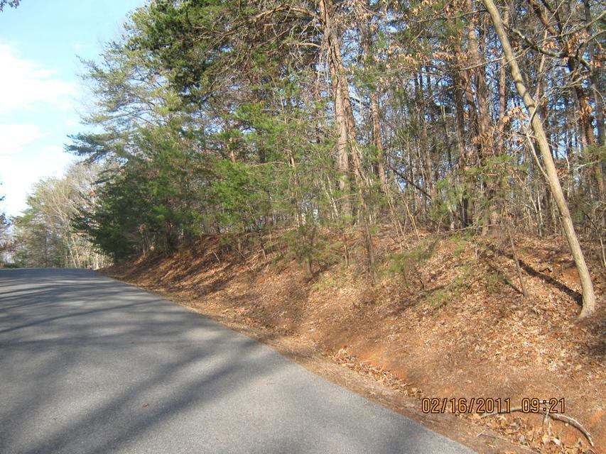 Image 2: Corner Lot Only 1 block to beach!