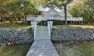 424 Lake Point DR