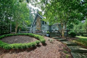 749 Dodee LN