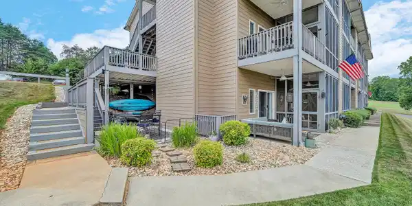 1209 Mariners WAY