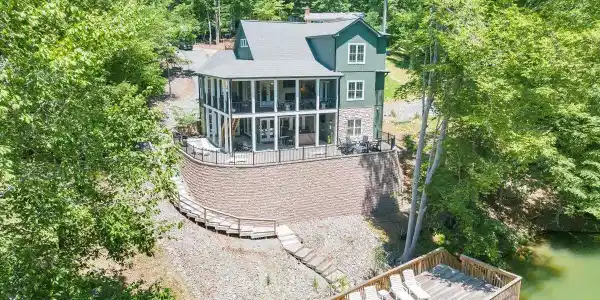 212 Driftwood CT