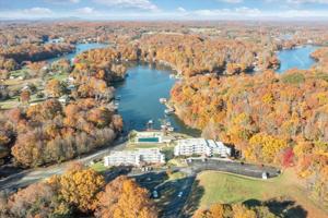 1085 Bluewater DR