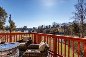 1468 Ellis RD