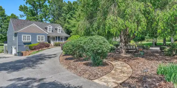 201 Spyglass LN