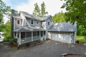 411 Ivy LN