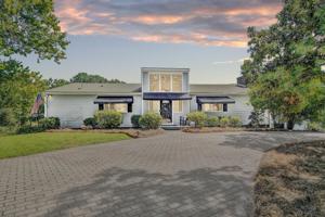 108 Island LN