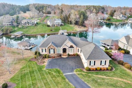 255 East Pointe DR