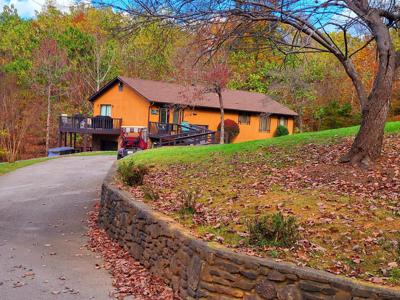 1393 Happy Acres DR