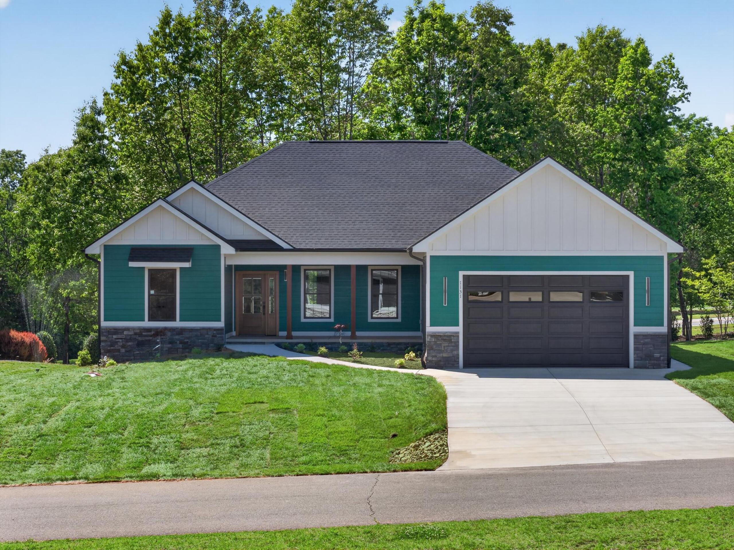 Image 2: 1131 Golf View