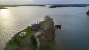 250 Three Point Isle DR