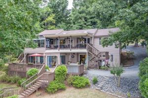 8 Dudley RD