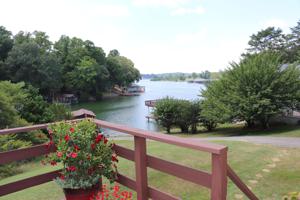 135 OAK HOLLOW RD