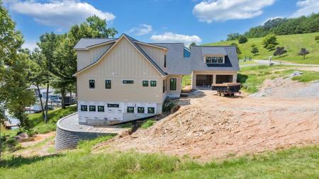 173 Compass Cove CIR