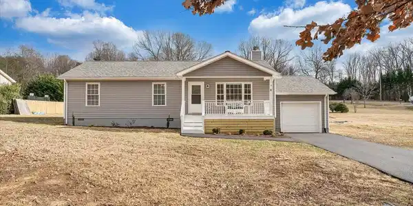 44 Strawberry Banks DR
