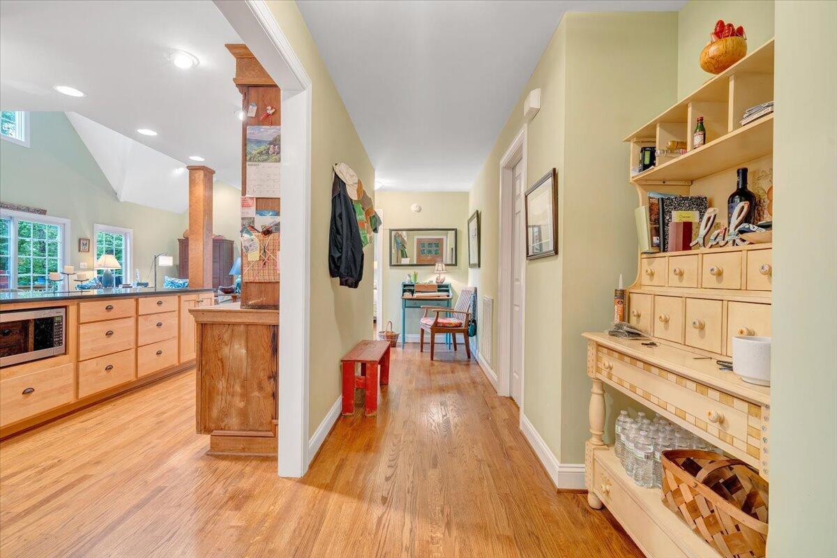 Image 4: Foyer