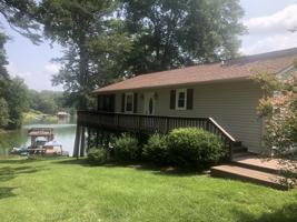 1360 Hermitage CIR