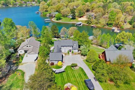 102 Pebble Brook LN