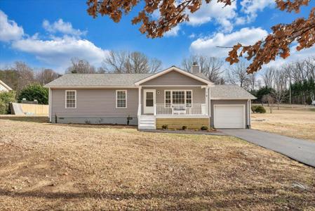 44 Strawberry Banks DR