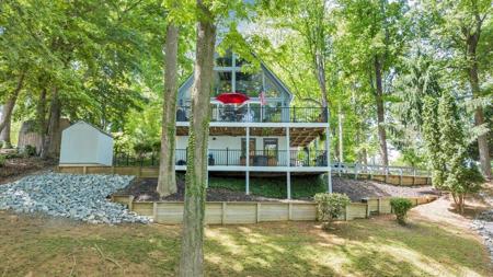 890 Long Island DR