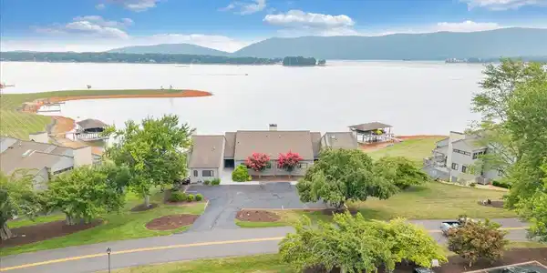 897 Ashmeade RD