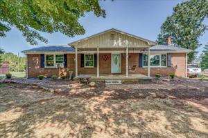 108 Dogwood LN