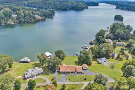 200 Merriman LN