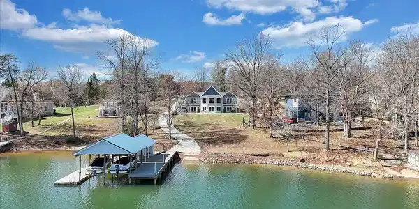 312 Spring DR