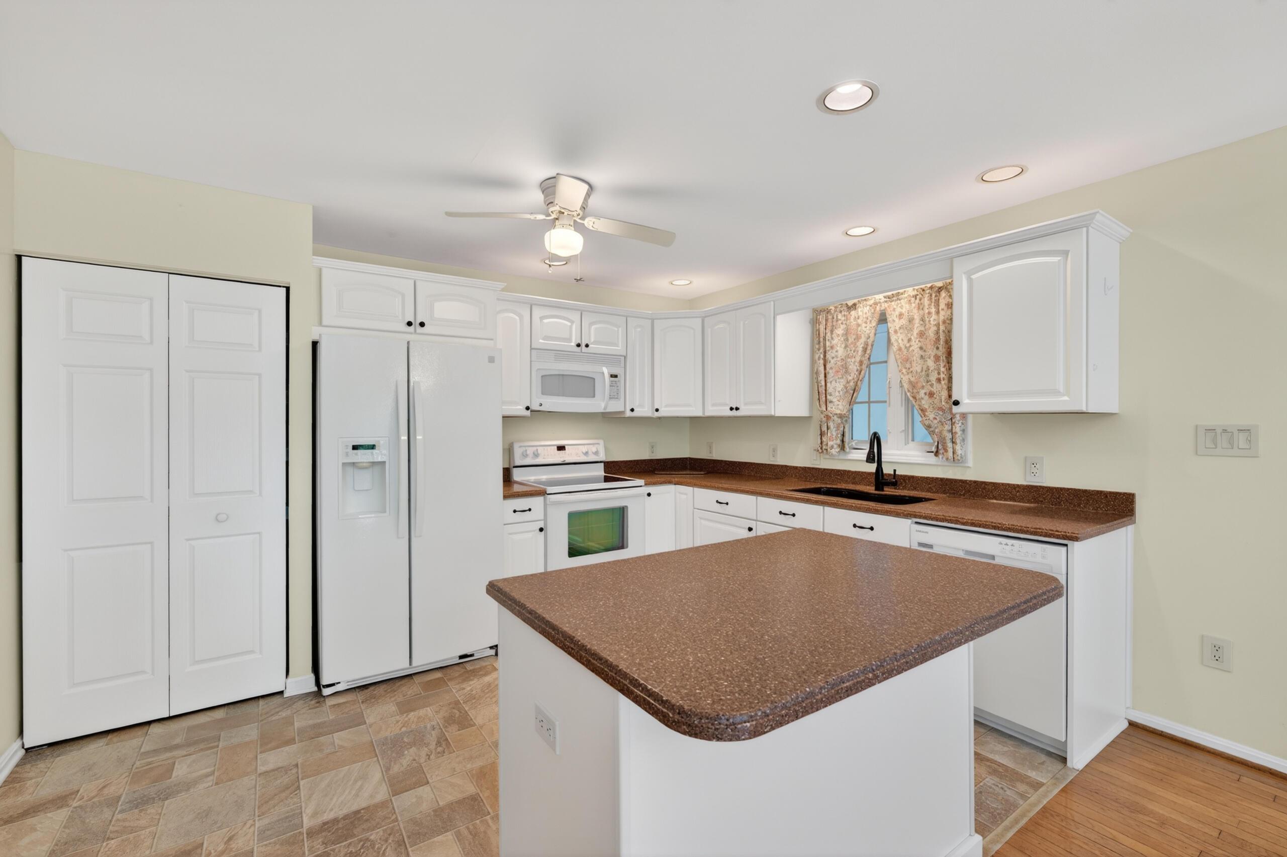 Image 2: Kitchen