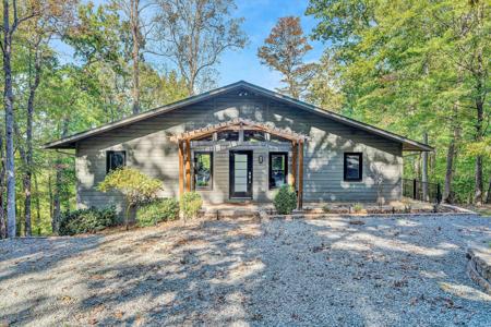 955 Oakshire LN